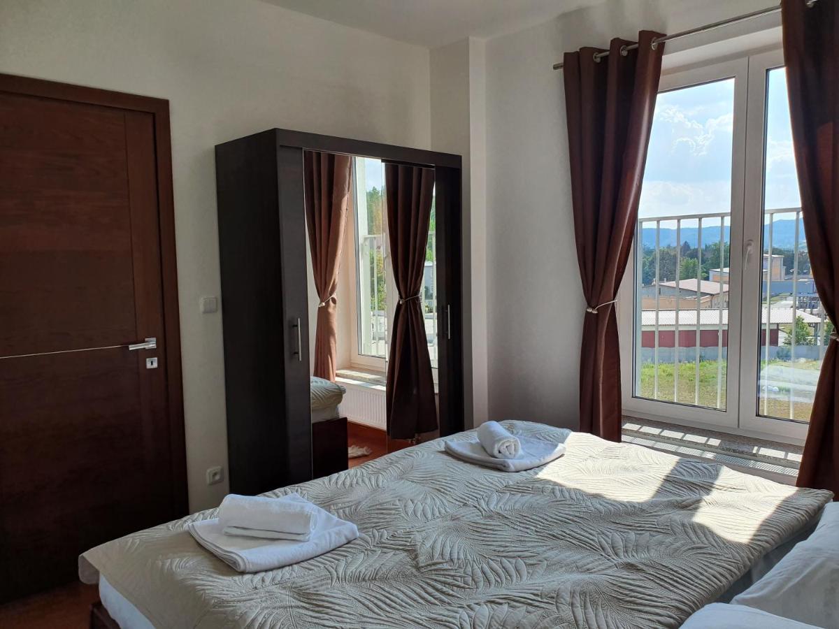 Appartamento Apartmán s wellness Karlovy Vary Esterno foto