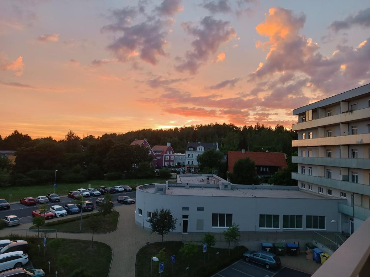 Appartamento Apartmán s wellness Karlovy Vary Esterno foto